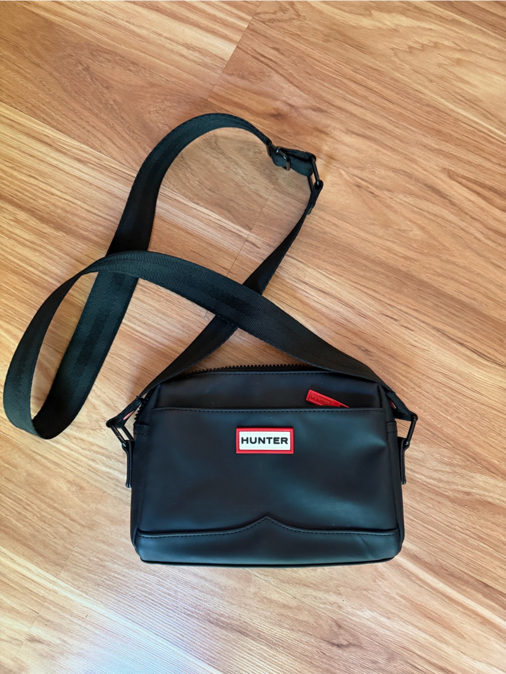 Hunter Black Everyday Shoulder Bag with Red